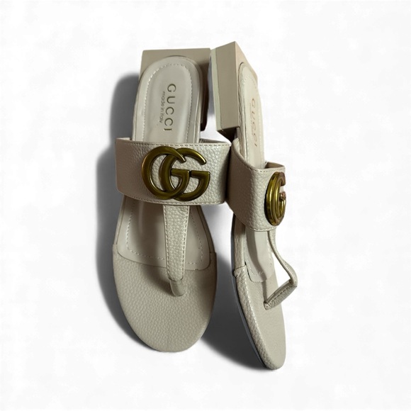 Gucci Women's Beige Sandals with Gold Logo - Picture 4 of 4